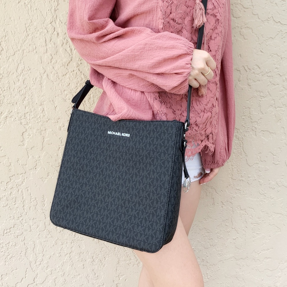 Gaby’sBags👜NWT Michael Kors Purse👜 - Picture 1 of 7